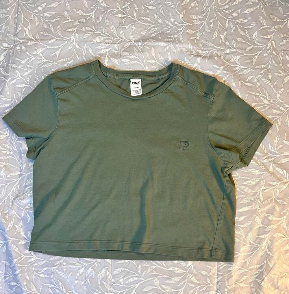 PINK Victoria's Secret Chasing The Sun Palm Tree Graphic Olive Green Crop T-Shir